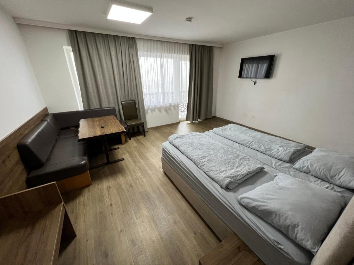 F Hotel 24H Check-In Hörsching Eksteriør bilde