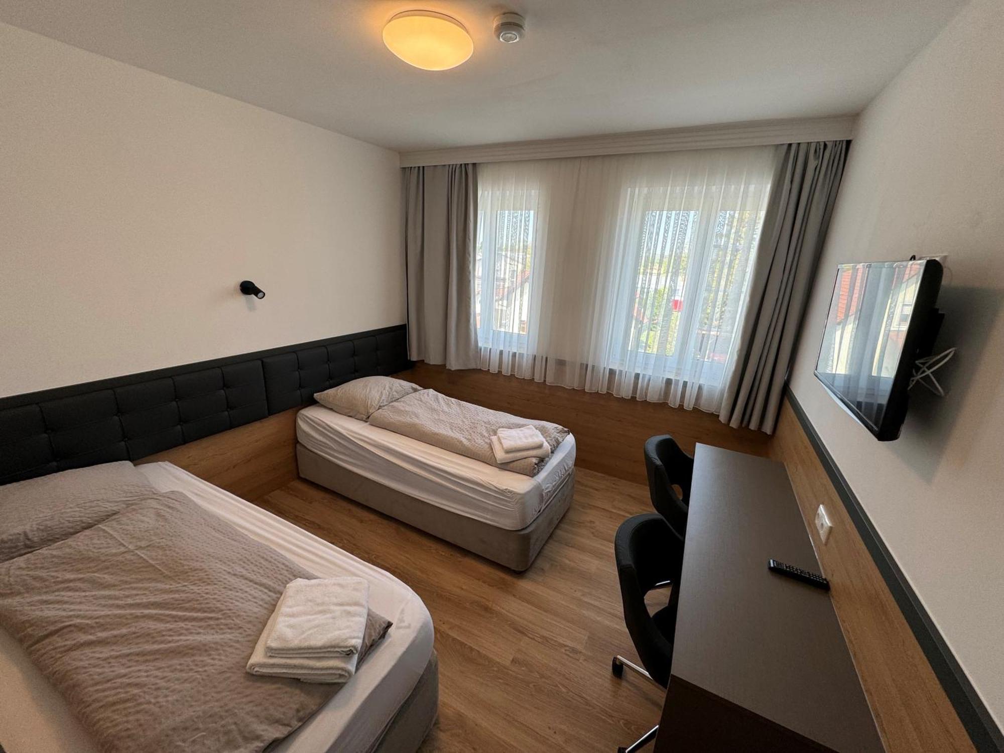 F Hotel 24H Check-In Hörsching Eksteriør bilde