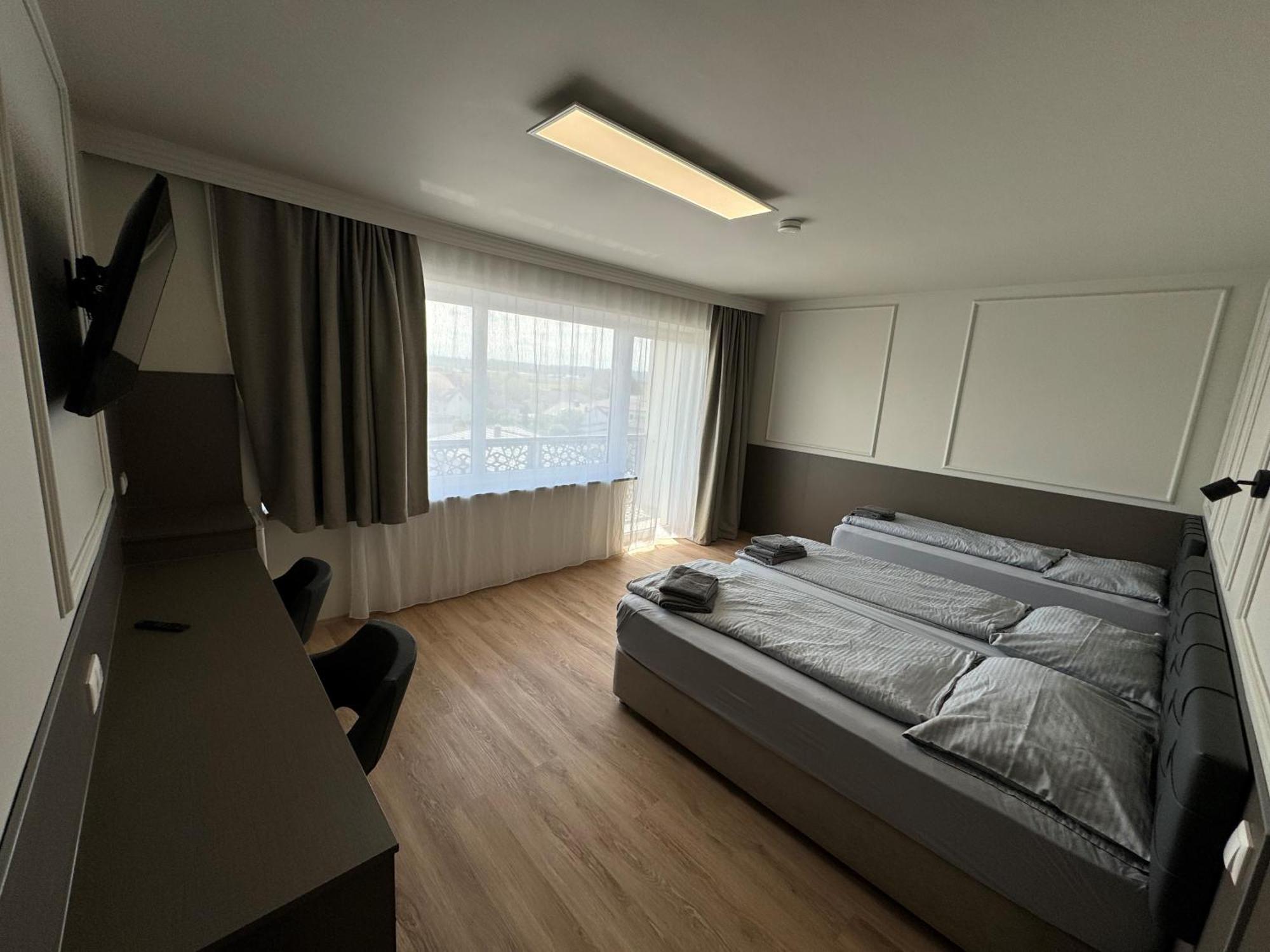 F Hotel 24H Check-In Hörsching Eksteriør bilde