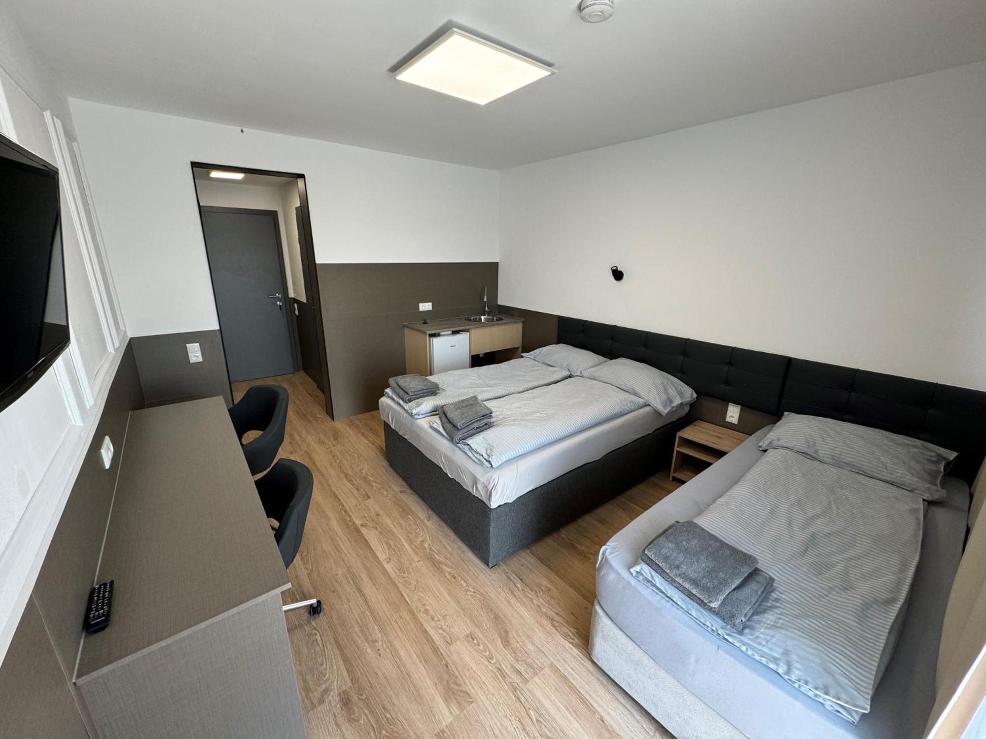 F Hotel 24H Check-In Hörsching Eksteriør bilde