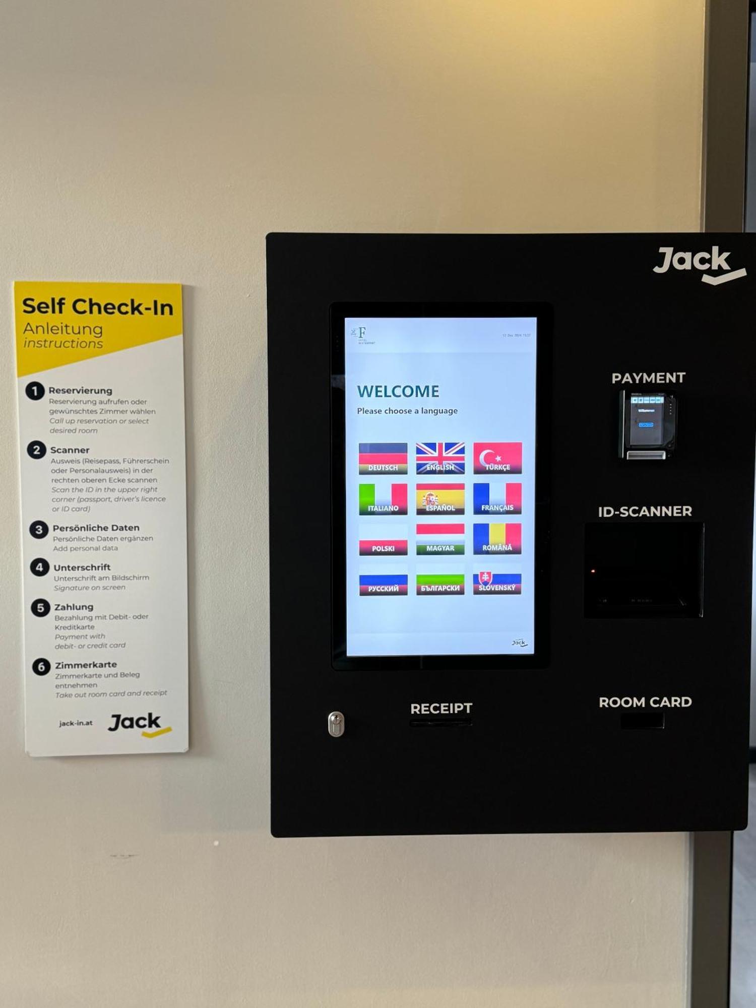 F Hotel 24H Check-In Hörsching Eksteriør bilde