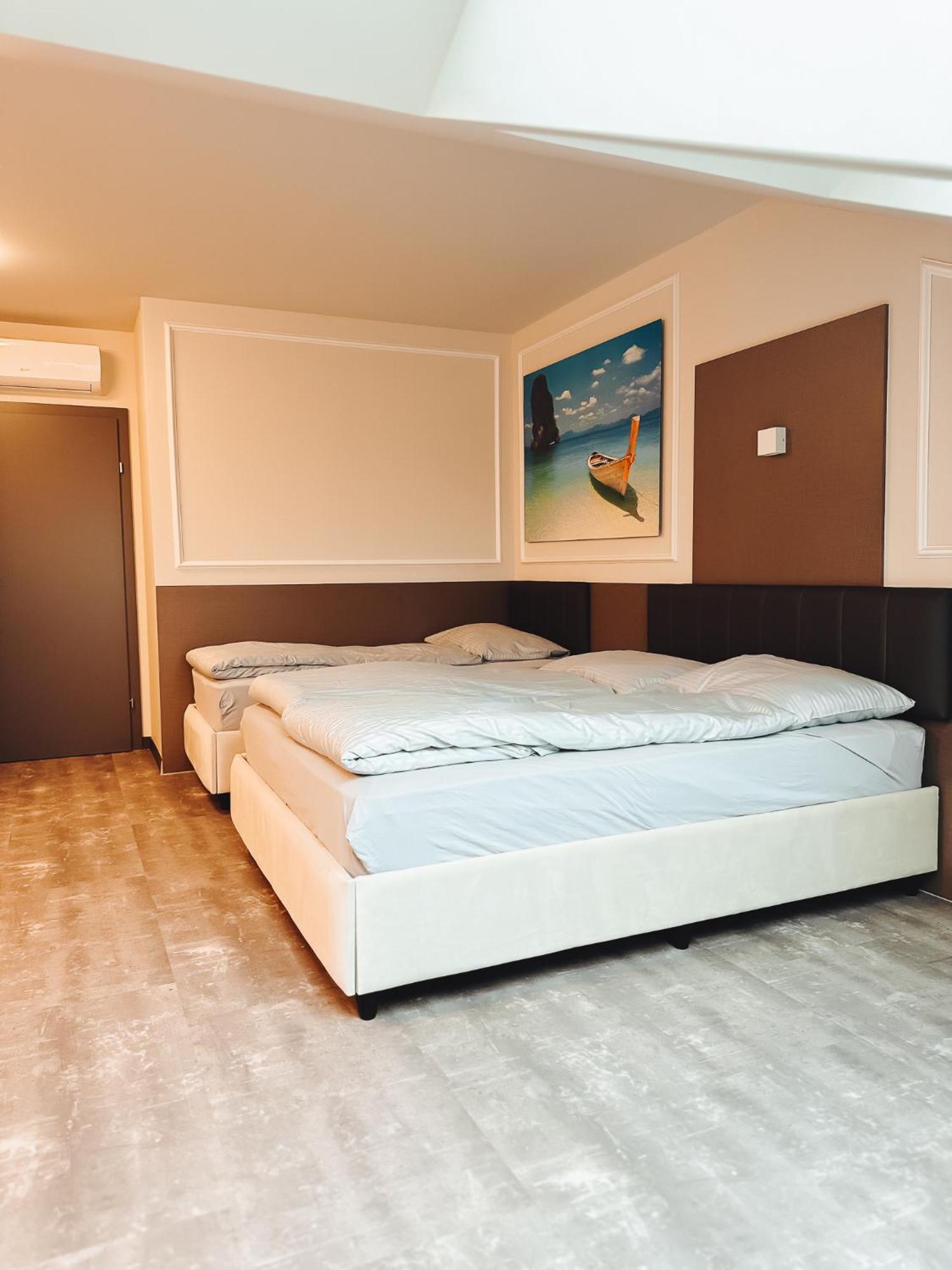 F Hotel 24H Check-In Hörsching Eksteriør bilde