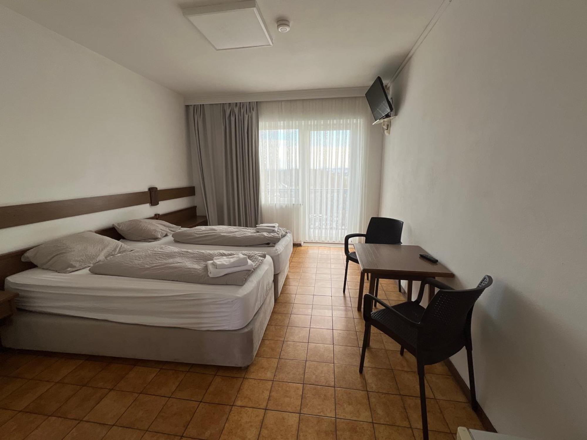 F Hotel 24H Check-In Hörsching Eksteriør bilde