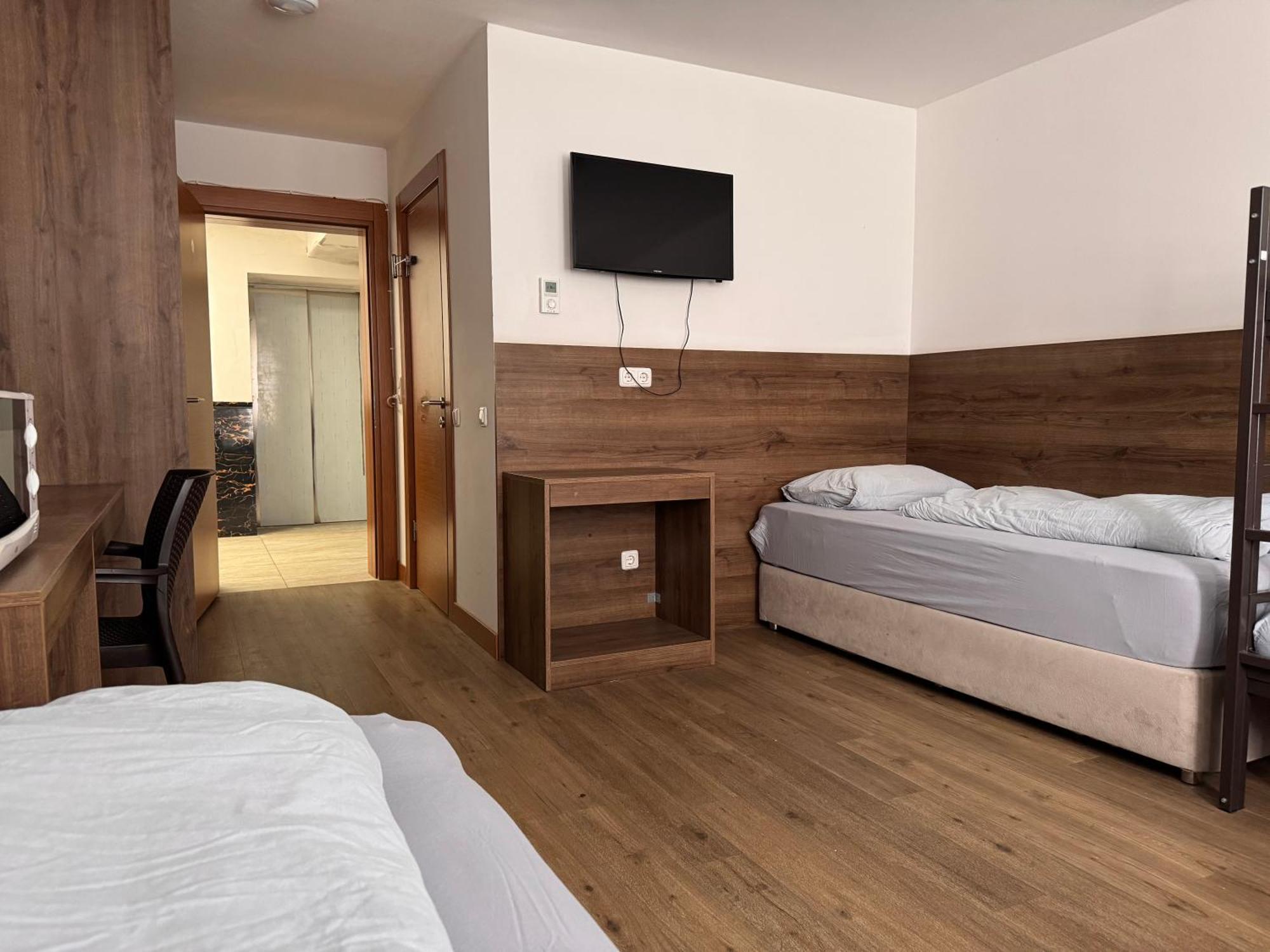 F Hotel 24H Check-In Hörsching Eksteriør bilde
